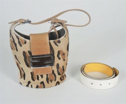 HERMES Paris, FENDI circa 1995/2000 CEINTURE réversible en cuir Courchevel jaune...