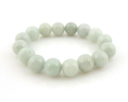 BRACELET JADE JADEITE Bracelet extensible composé de perles de jade jadéite. Diam:...