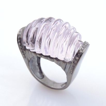 BAGUE AMETHYSTE DIAMANTS Importante bague moderniste en argent patiné 925/°° présentant...