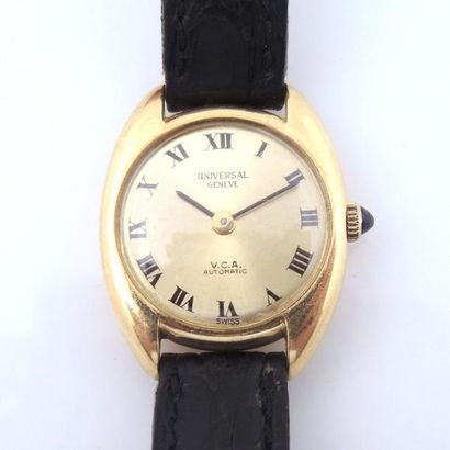 VCA UNIVERSAL GENEVE Montre de dame en or jaune 18K (750/°°). Boitier tonneau, fond...