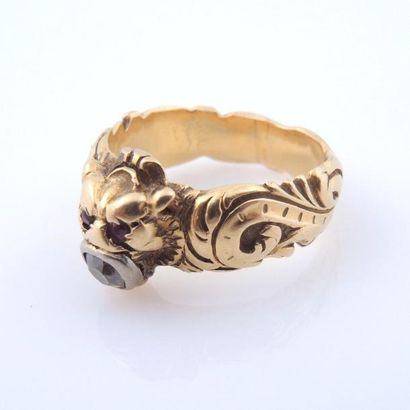 BAGUE CHIMÈRE EN OR, ET DIAMANT TAILLE ANCIENNE Bague chimère en or jaune 18K (750°/00)...