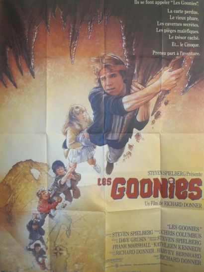 CINÉMA FANTASTIQUE "CINEMA FANTASTIQUE" 5 Affiches 1,20 x 1,60 - LES GOONIES de Richard...