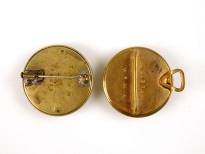 LOT DE BROCHE ET BOUCLE DE CEINTURE Ancienne boucle de ceinture en métal doré, ornée...