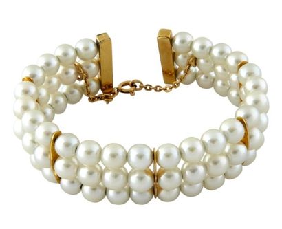 BRACELET MANCHETTE Bracelet manchette semi rigide composé de 3 rangs de perles de...