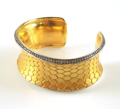 BRACELET MANCHETTE MODIFICATION AU CATALOGUE
Bracelet manchette en métal argent doré...