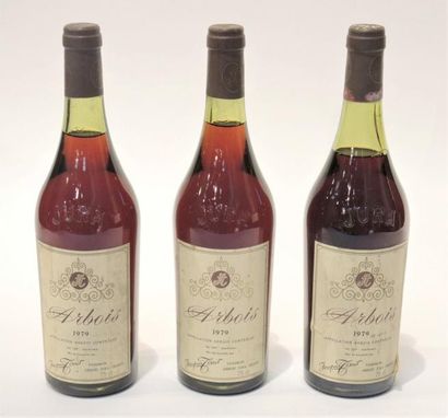 VIN D'ARBOIS 3 bouteilles de vin d'Arbois, Jacques Tissot, 1979.

(1 niveau bas et...