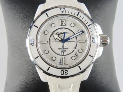 CHANEL MONTRE DE DAME J12 MARINE Chanel, modèle J12 Marine Montre bracelet de dame....