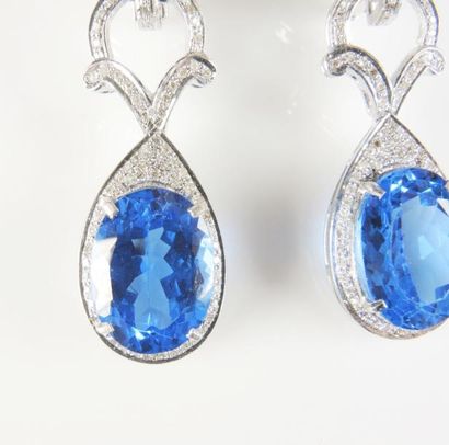 PENDANTS D'OREILLES DIAMANTS QUARTZ Paire d'importants pendants d'oreilles en argent...