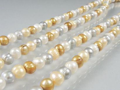 SAUTOIR PERLES Sautoir de perles de culture d'eau douce teintées gold et blanches...