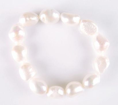 BRACELET PERLES BAROQUE Bracelet composé de perles d'eau douce de culture baroque...