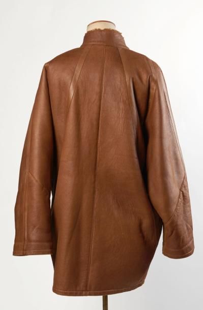 BREZIN Vintage MANTEAU en agneau lainé retourné chocolat rehaussé de bandes de cuir,...