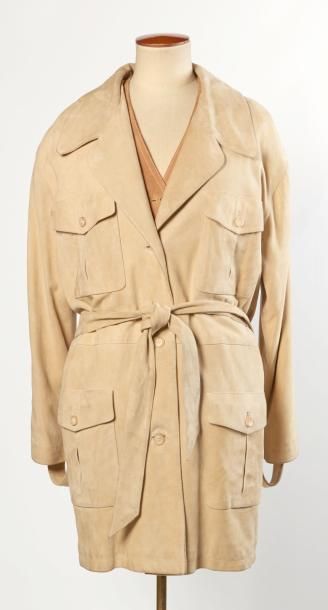 ANONYME Vintage, CUIR VINGT ANS PARIS Vintage MANTEAU en veau velours beige, quatre...