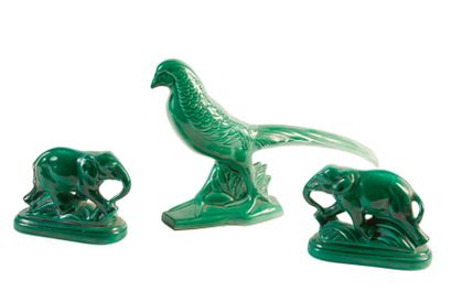 CERAMIQUE Ensemble de sculptures à fond vert représentant un faisan (dim: 21 x 33cm)...