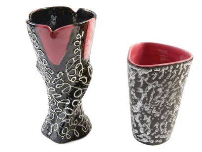 VALLAURIS Vase à fond noir et blanc l'intérieur émaillé rose l'un signé MUSARRA MABYJO'S...