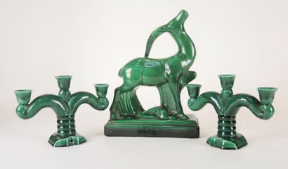 ANONYME Ensemble de 3 pièces à fond vert comprenant un cerf (dim: 35 x 25 x 11 cm)...