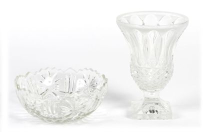 CRISTAL CRISTAL


Vase en cristal de forme Médicis à décor de pointes de diamants....