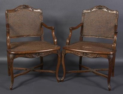 Paire de fauteuils PAIRE DE FAUTEUILS


Paire de fauteuils en bois naturel sculpté,...