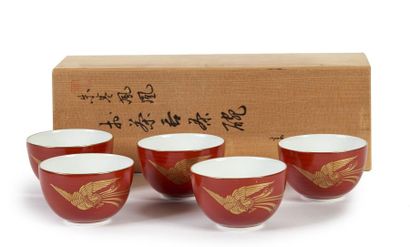 BOLS A THE BOLS A THE


Ensemble de 5 bols à thé en porcelaine à fond rouge et décor...