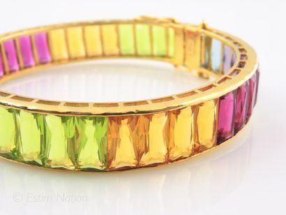 BRACELET ''RAINBOW'' Bracelet rigide ouvrant en argent 925/°° doré rehaussé de péridots,...