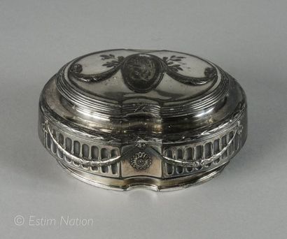 Boîte à bijoux Boîte à bijoux de forme ovale en métal argenté à décor de guirlandes...