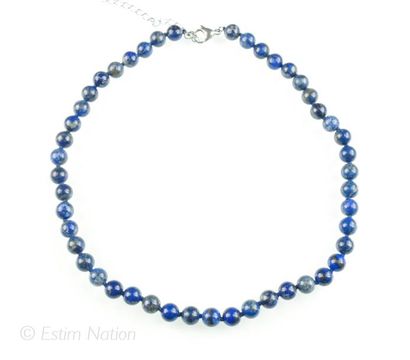 COLLIER LAPIS Collier composé de perles de lapis lazuli. Fermoir mousqueton en métal....