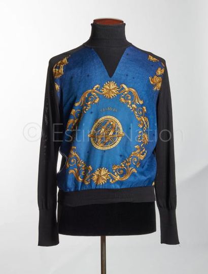 HERMES Paris Vintage MODIFICATION AU CATALOGUE
PULL-OVER en jersey de soie noir figurant...