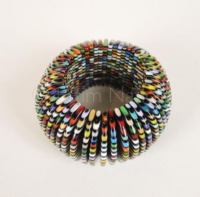 SOBRAL PARURE en résiné rayée multicolore composée d'un tour de cou et d'un bracelet,...
