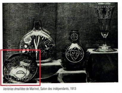 MAURICE MARINOT (1881-1960) Coupe tripode en verre émaillé polychrome à décor de...