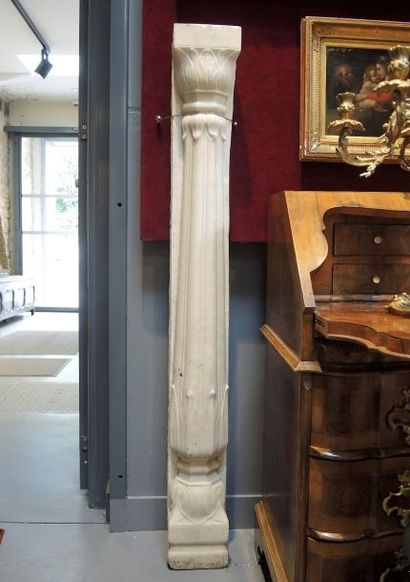 INDE Paire de colonnes en marbre blanc.


Travail indien.


H : 136 cm env.