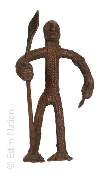 GUERRIER Guerrier en bronze tenant une lance et un poignard.


Afrique, XXème siècle


Haut....