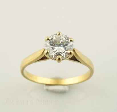 SOLITAIRE 1,01CARAT Bague solitaire en or jaune 18K 750/°° présentant un diamant...