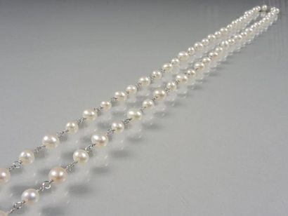 SAUTOIR PERLES Long sautoir de perles d'eau douce. Long: 105 cm