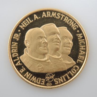 MEDAILLE MONNAIE DE PARIS "ASTRONAUTES" Médaille de la Monnaie de Paris en or jaune...