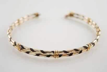 BRACELET RIGIDE EN METAL MODIFICATION AU CATALOGUE
Bracelet rigide en or jaune 18K...