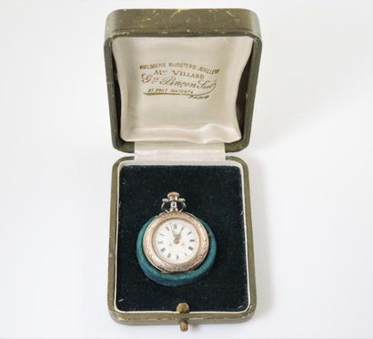 MONTRE DE POCHE EN ARGENT Petite montre de col en argent (925/°°) cadran émaillé...