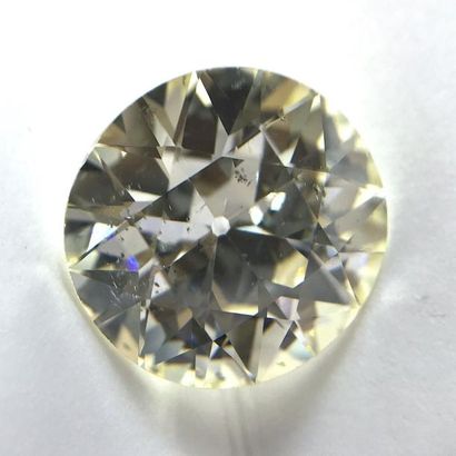 DIAMANT, TA, 4,32 CARATS Diamant rond de taille ancienne pesant 4,32 carats. On y...