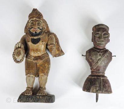 INDE Deux personnages (homme barbu, soldat) en bois sculpté polychrome. Inde 20e...