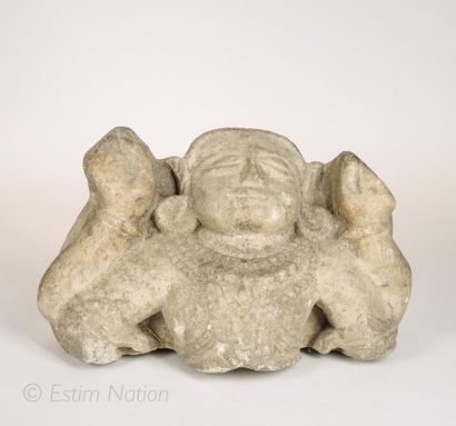 INDE Sculpture en pierre représentant un buste de femme (en adoration ?). Inde 20e...