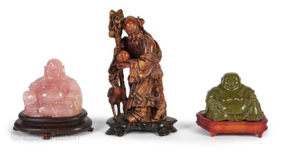 Art d'Asie Ensemble de 3 statuettes en pierres dures sculptées dont 2 buddhas assis....