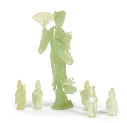 Art d'Asie Groupe de 4 petites statuettes représentant des musiciennes et une autre...