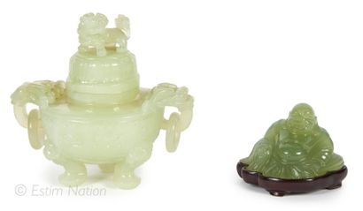 Art d'Asie Une urne et un buddha en jadéite sculptée. Hauteurs: 6 et 14cm. (TBE)