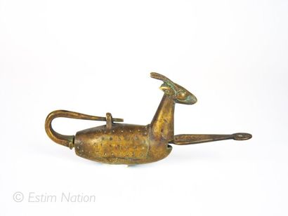 INDE Cadenas en métal décor d'antilope, avec clé. Inde. Larg: 18 cm