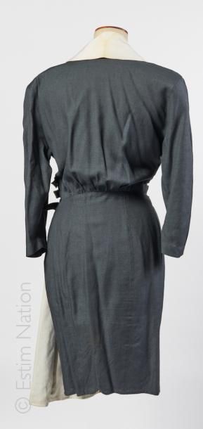 THIERRY MUGLER Vintage, circa 1983/88 ROBE PORTEFEUILLE en viscose et lin tissé gris...