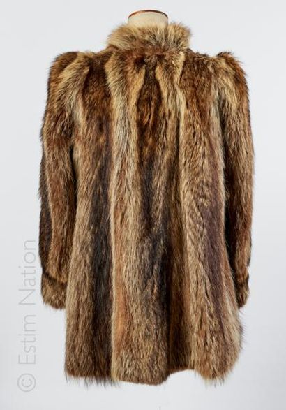 ANONYME Vintage MANTEAU 3/4 en marmotte naturelle, fermetures crochets, deux poches...