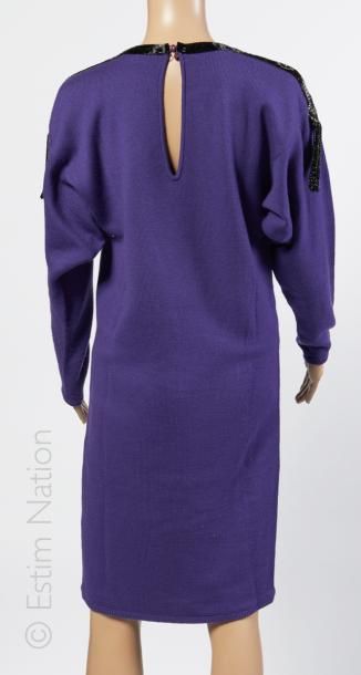 CHRISTIAN DIOR VINTAGE ROBE droite maxi en tricot de laine violet, encolure et épaules...