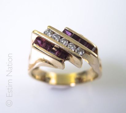 BAGUE EN OR, DIAMANTS ET RUBIS MODIFICATION AU CATALOGUE
Bague en or jaune 14K (585°/00)...