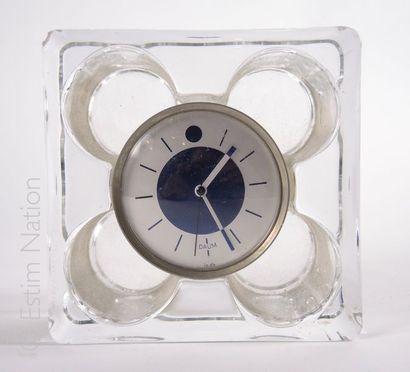 DAUM Pendulette de bureau à mouvement quartz en métal socle de verre ou cristal


Socle...