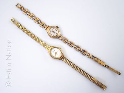 LOT DE 2 MONTRES Lot de deux montres en métal doré: 


- l'une de marque ELVES à...