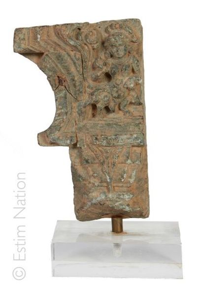INDE - GANDHARA, ART GRÉCO-BOUDDHIQUE, IIE/IVE SIÈCLE Fragment de stèle en schiste...