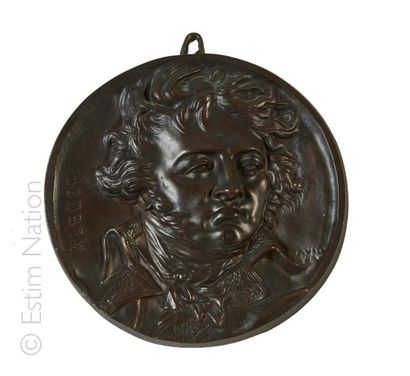 David D'ANGERS (d'après) "Portrait de KLEBER''. Médaillon en bronze à patine brune...